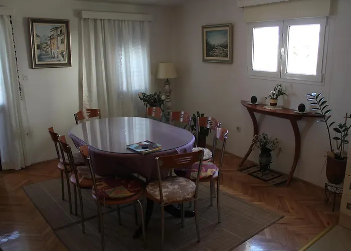 Juraj Apartman *
